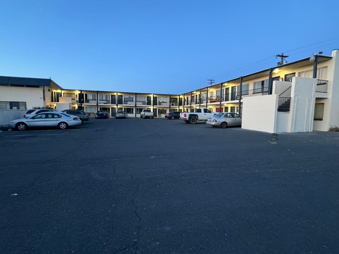 Primary Photo - Beautifully Remodeled Studios! Free Wi-Fi ...