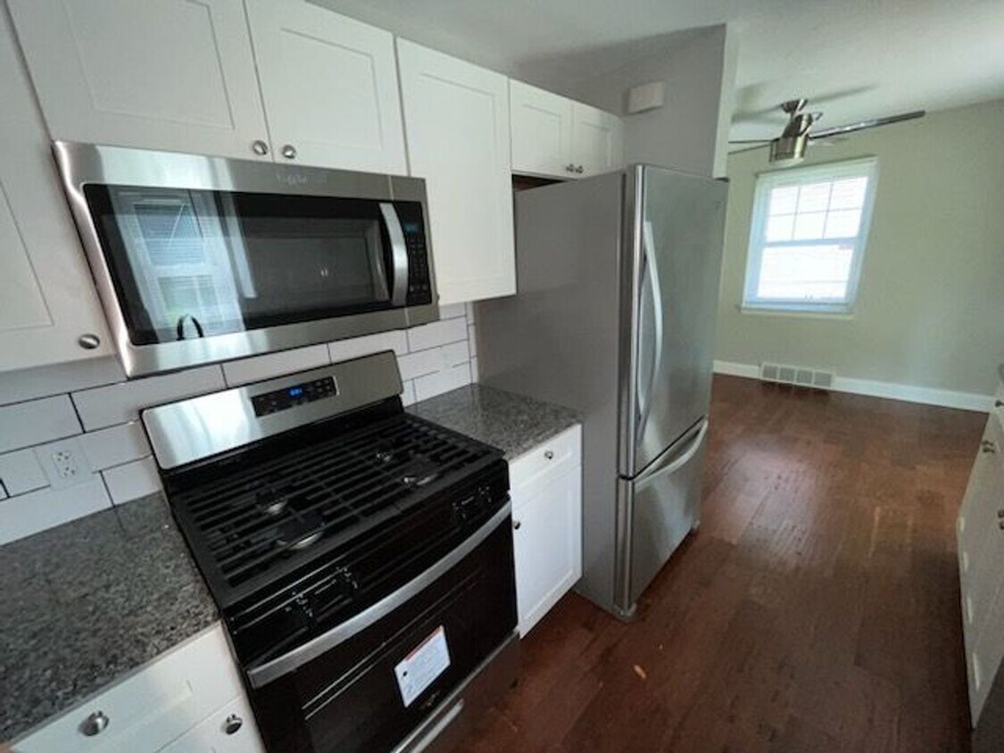 Primary Photo - Three bedroom house