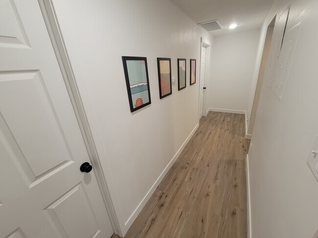 Building Photo - 702 S Canyon Dr