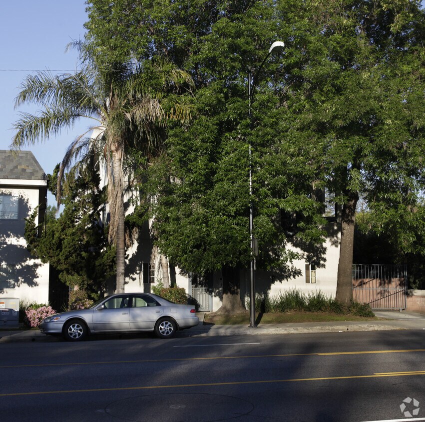 Building Photo - 341 N Buena Vista St