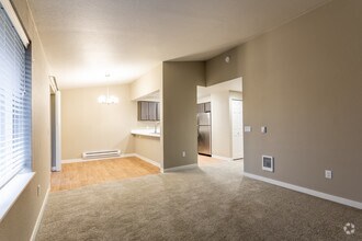 2BR, 1BA - 884 SF - Renovated - Crescent Park