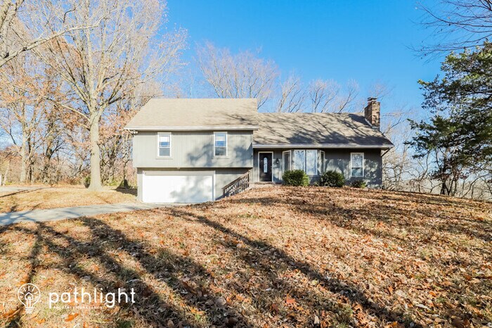 Primary Photo - 5409 NW Foxhill Rd, Parkville, MO, 64152