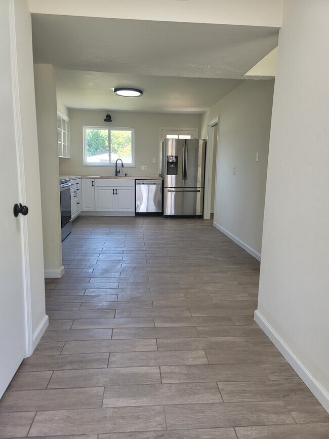 Foto del edificio - 3110 Bandolina Ave