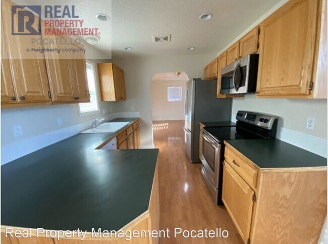 Building Photo - 4 br, 3.5 bath House - 479 Canyon Dr.