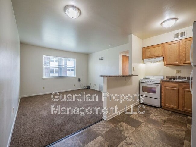 Building Photo - 1115 N College Dr