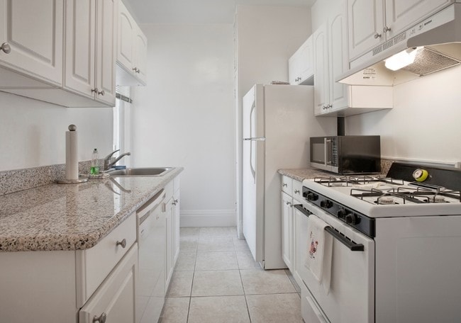 Kitchen - 626 Powell