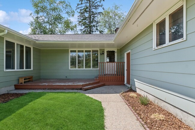 Building Photo - Whitefish Home