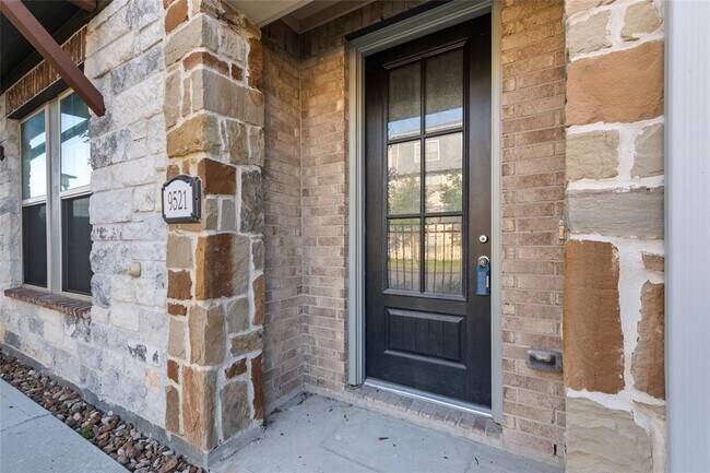 Foto del edificio - 9521 Towne Lake Pkwy