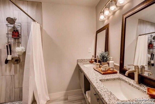 Foto del edificio - Adorable 3 bedroom 2 bath Minutes from N S...