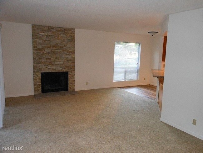 Building Photo - 2 br, 2 bath Condo - 741 Mikkelsen Drive