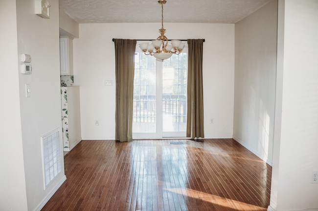 Foto del edificio - 3404 Cameron Hill Rd