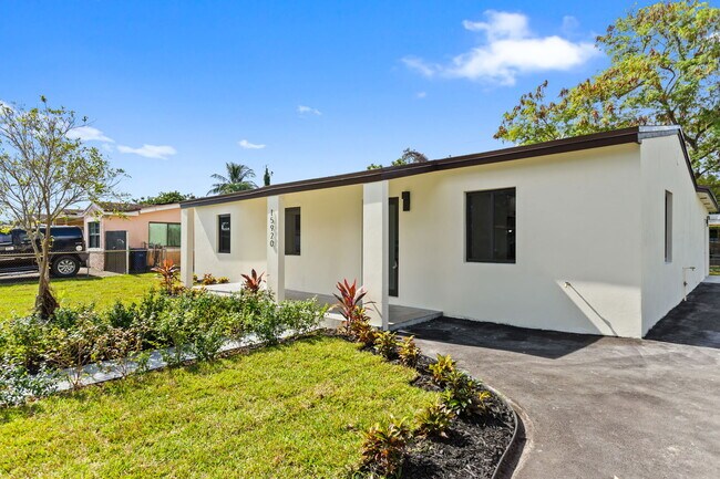 Building Photo - 15920 NW 17th Ave