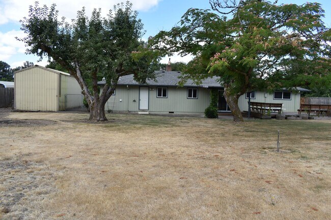 Building Photo - 3-Bedroom Home Near Santiam River!
