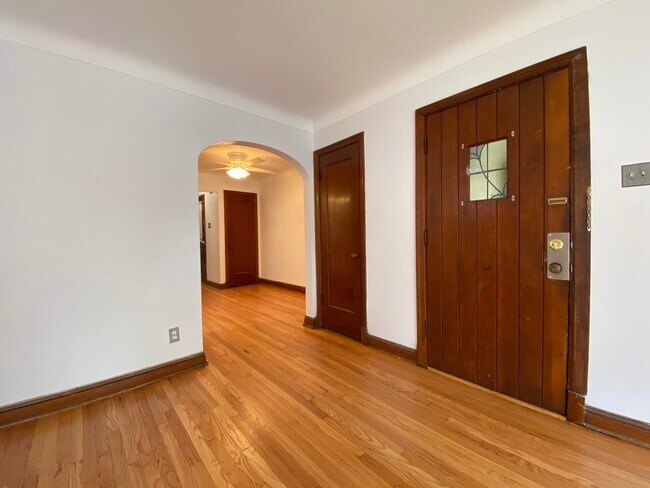 Foto del edificio - 8828 Riverview Blvd