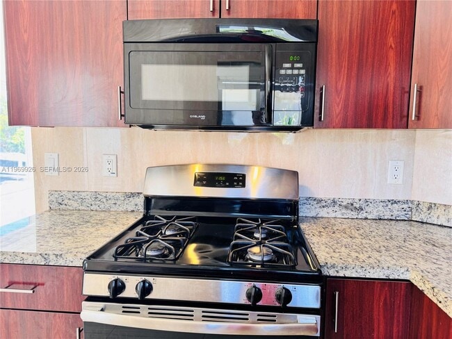 Building Photo - 1035 94th St