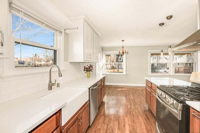 Foto del edificio - 4875 N Sheffield Ave