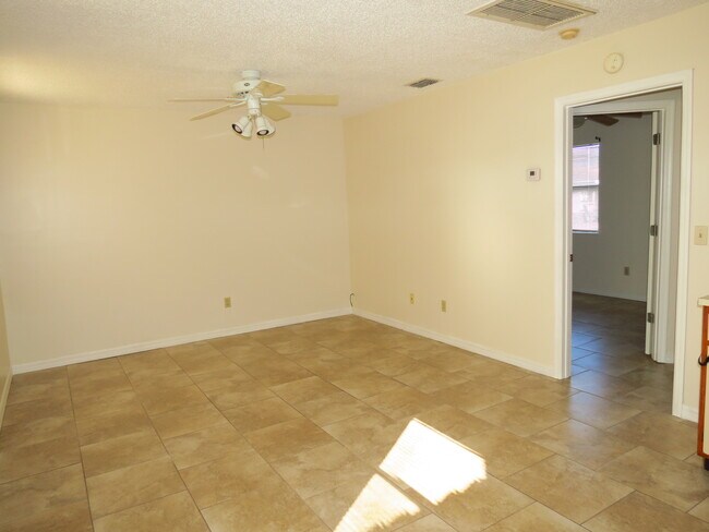Building Photo - 106 Cardinal Dr