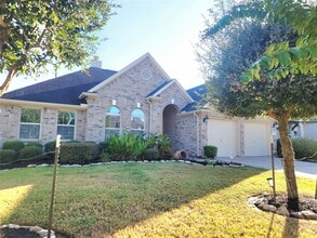 Building Photo - 142 Round Lake Dr