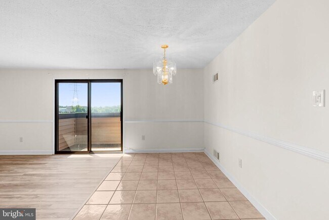 Building Photo - 701 Heather Ridge Dr