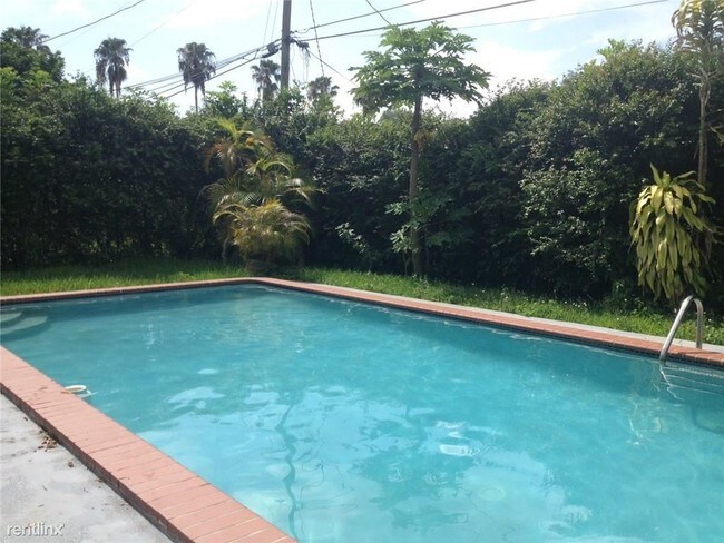 Foto del edificio - 6921 SW 24th St