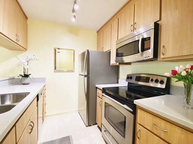 Kitchen with Stainless Appliances - 6336 Shelter Creek Ln