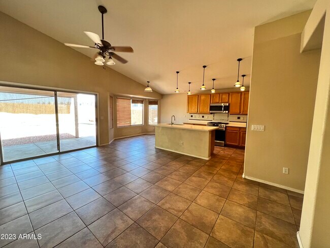 Building Photo - 2810 S Los Altos Pl