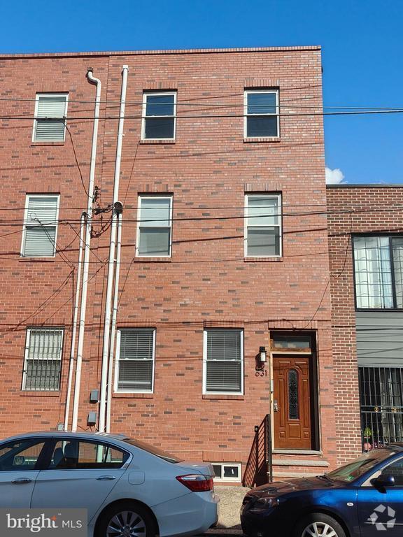 Building Photo - 631 N 11th St