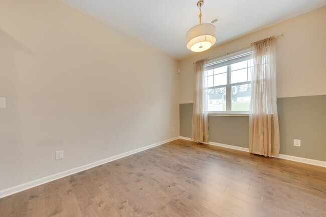 Building Photo - Beautiful 3bd/2.5ba Townhouse Available in...