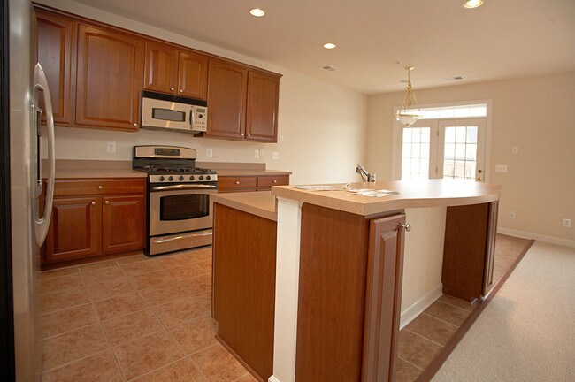 Building Photo - 560 Odendhal Ave