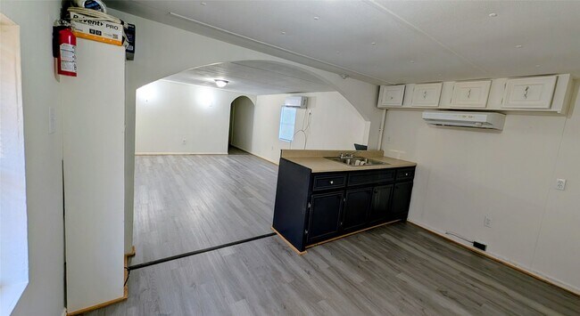 Foto del edificio - 6621 W Forest Rd