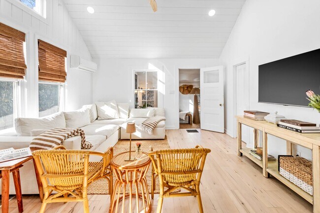 Foto del edificio - 144 Powell Ave