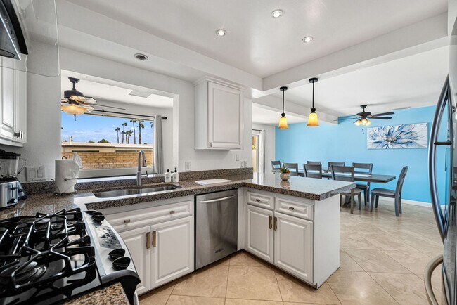 Building Photo - Sunnyside House with Pool in Palm Springs