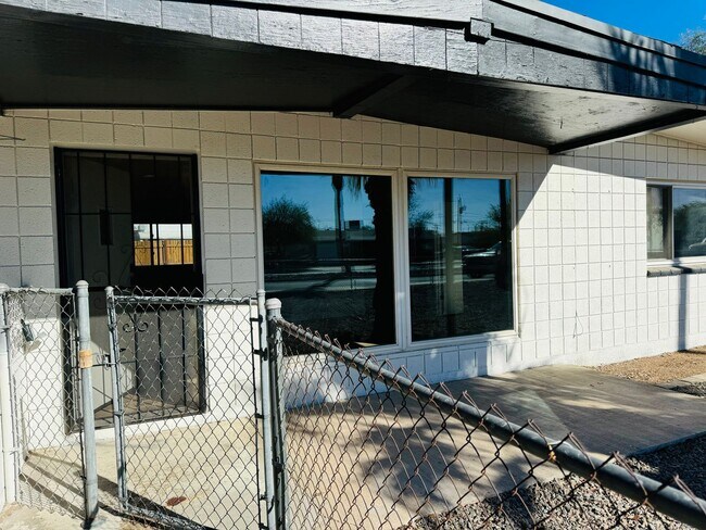 Foto del edificio - Spacious 3 Bedroom, 2 Bathroom Home with Solar in Bullhead City!