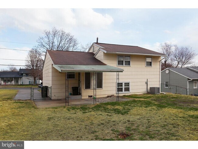 Building Photo - 643 Cornell Ave