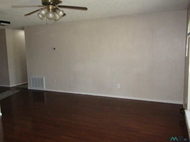 Building Photo - 1707 W Currier Ave