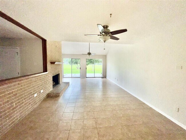 Building Photo - 1820 Veranda Dr