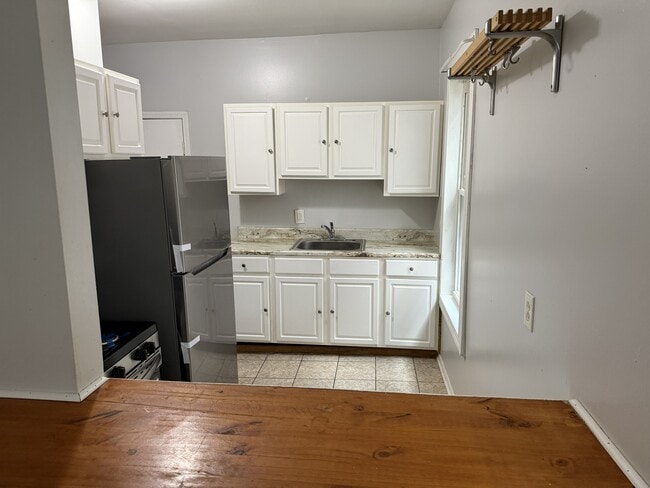 Kitchen w/ new appliances - 652 Clarissa St