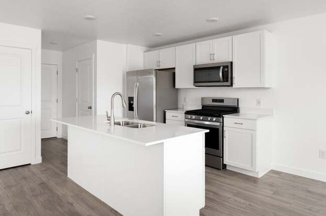 Foto del edificio - Like New 3 Bd 2.5 Bath Townhome