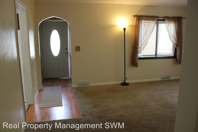 Foto del edificio - 2 br, 1 bath House - 3770 School St
