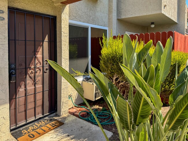 Building Photo - AVAILABLE NOW! Upgraded & Beautiful 1 Bedr...