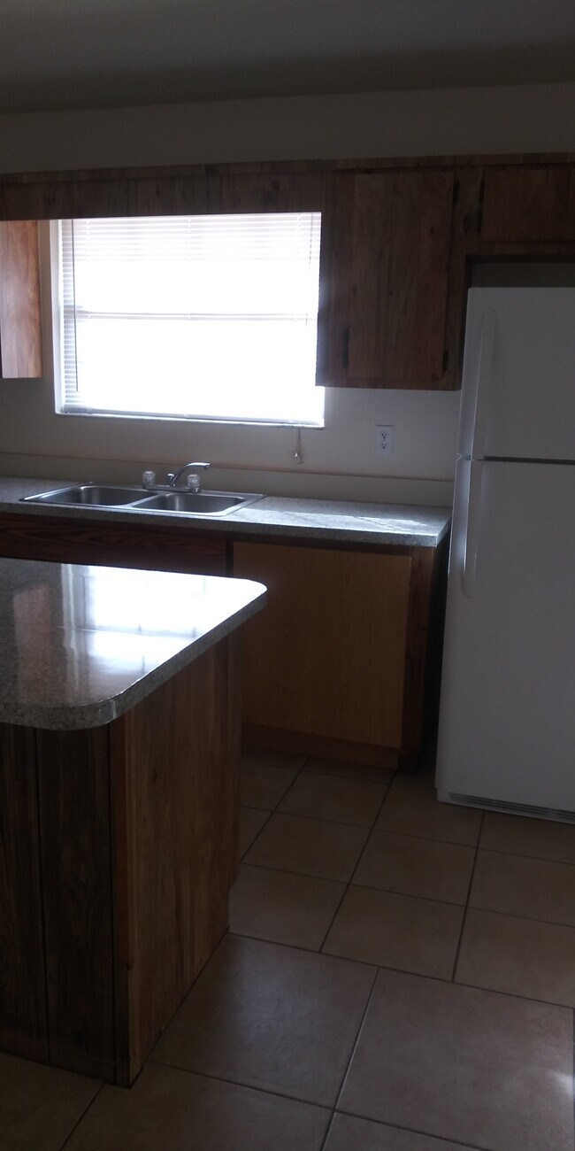 Building Photo - 3681 NE 40th Pl