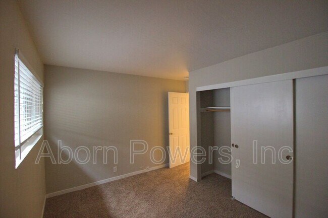 Foto del edificio - 2760 Coloma St