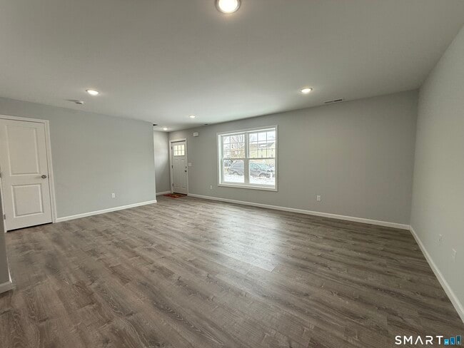 Building Photo - 96 Collis St