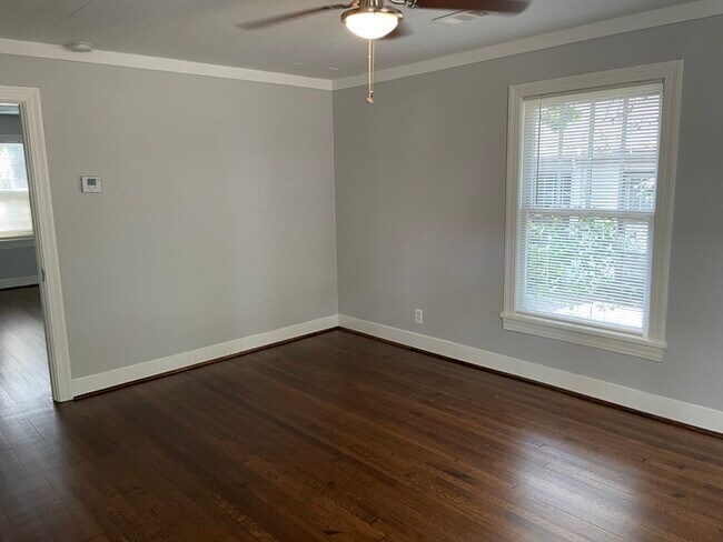Building Photo - Remodeled 2 bedroom 1 bath close to UAMS