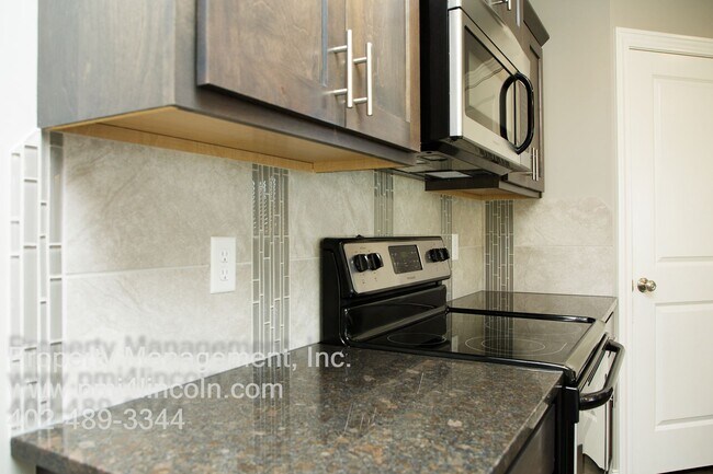 Foto del edificio - Ranch style house with 5 bedrooms and 3 baths