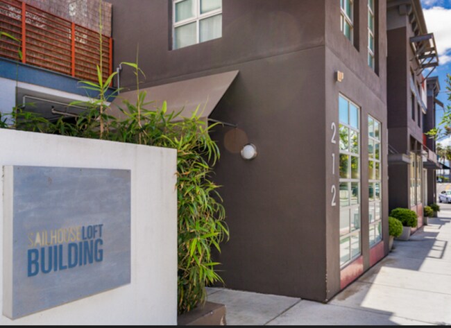 Building Photo - 212 Marine St