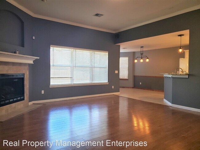 Building Photo - 4 br, 2 bath House - 900 Banff Cir Yukon 7...
