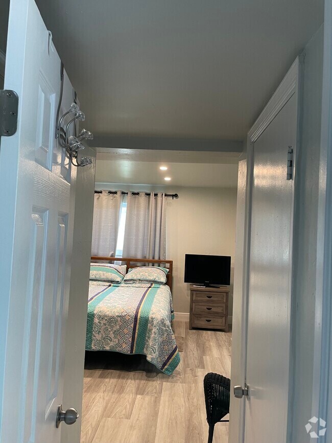 Torrent Apartments for Rent with High Ceilings Miami, FL 1 Rentals