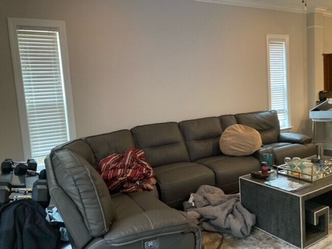 Building Photo - 3 Bedroom Townhome in All Saints District!...