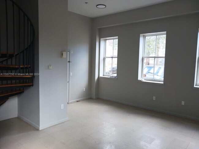 Foto del edificio - 588-612-612 E Main St